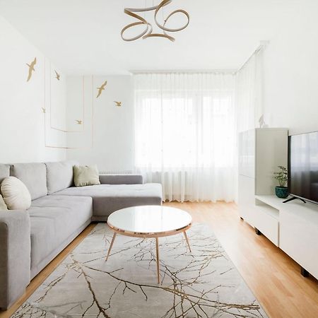 Modern Two-Bedroom Apartment With Free Parking Budapeste Exterior foto