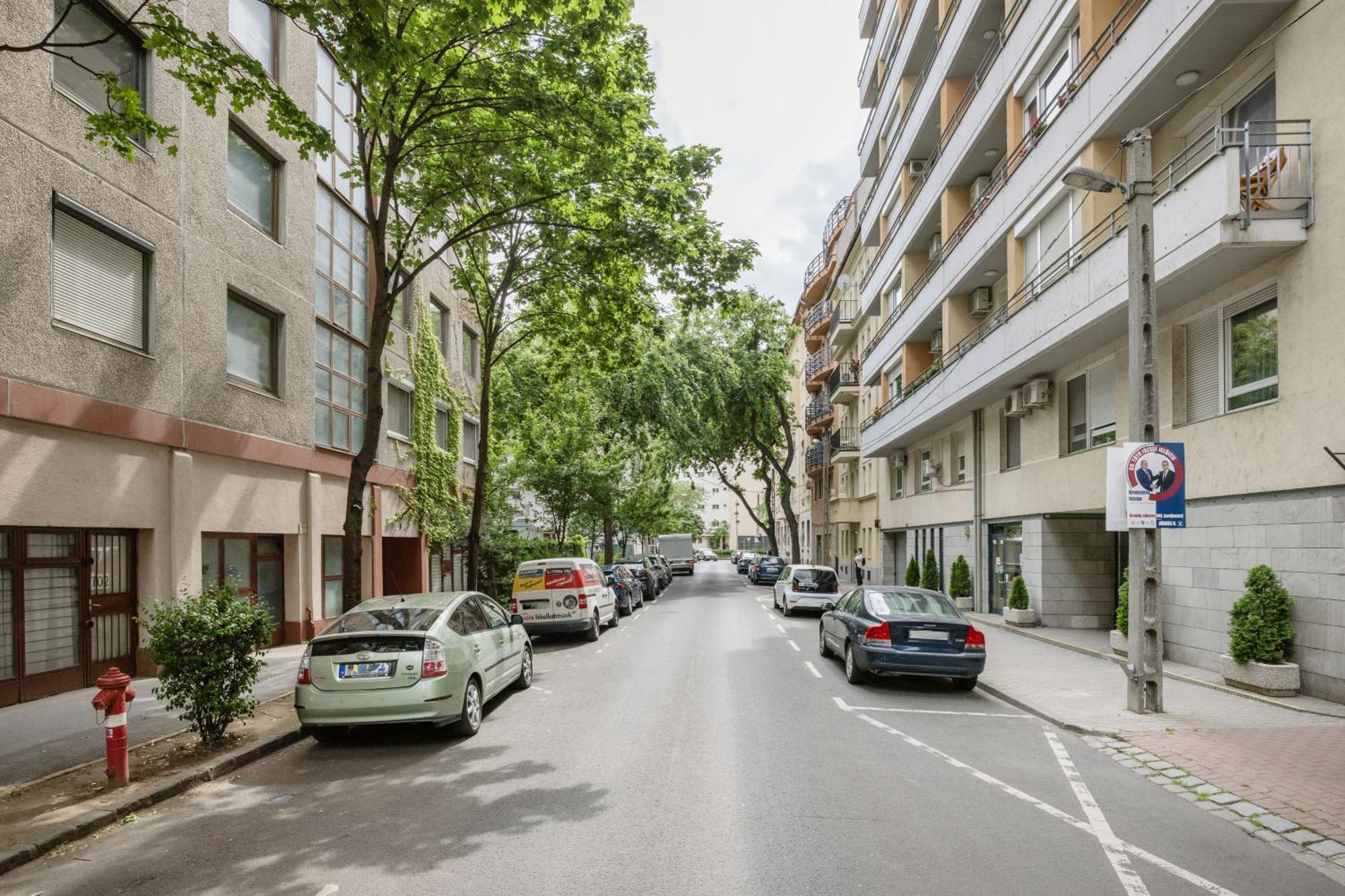 Modern Two-Bedroom Apartment With Free Parking Budapeste Exterior foto